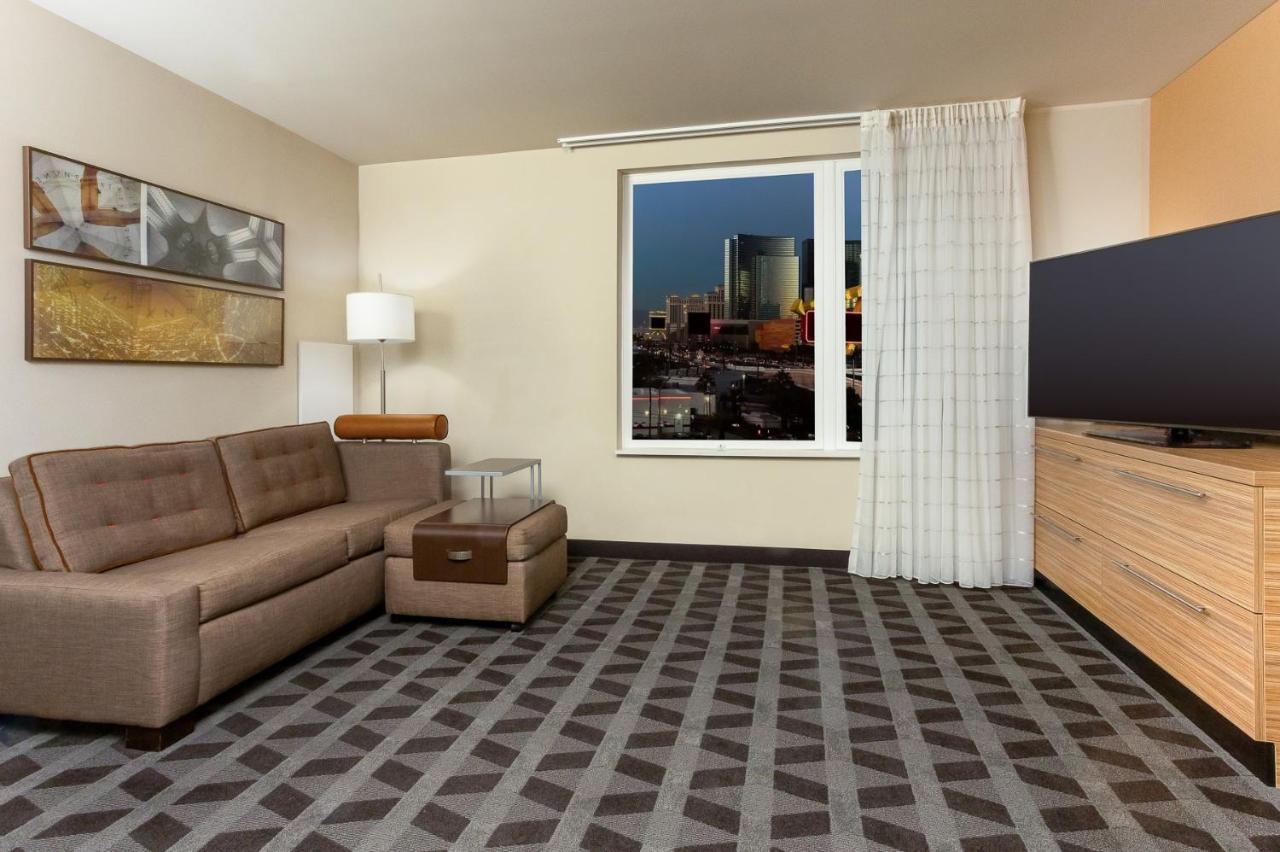 Towneplace Suites By Marriott Las Vegas Stadium District Exterior photo