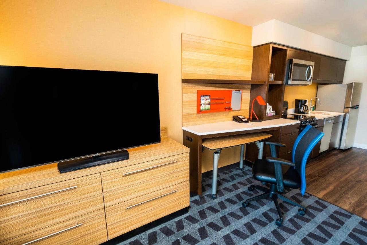 Towneplace Suites By Marriott Las Vegas Stadium District Exterior photo