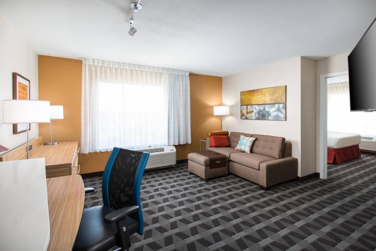 Towneplace Suites By Marriott Las Vegas Stadium District Exterior photo