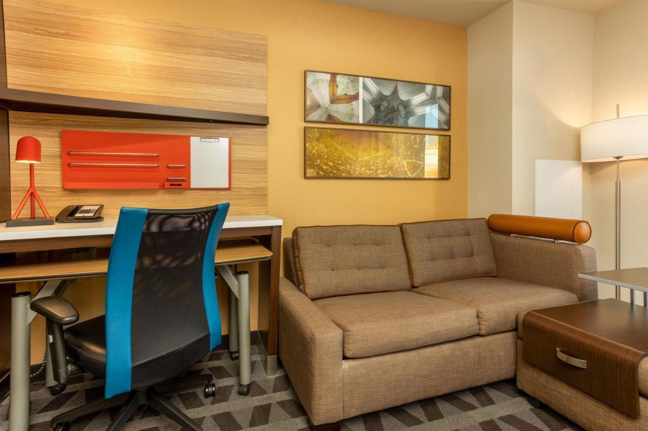 Towneplace Suites By Marriott Las Vegas Stadium District Exterior photo