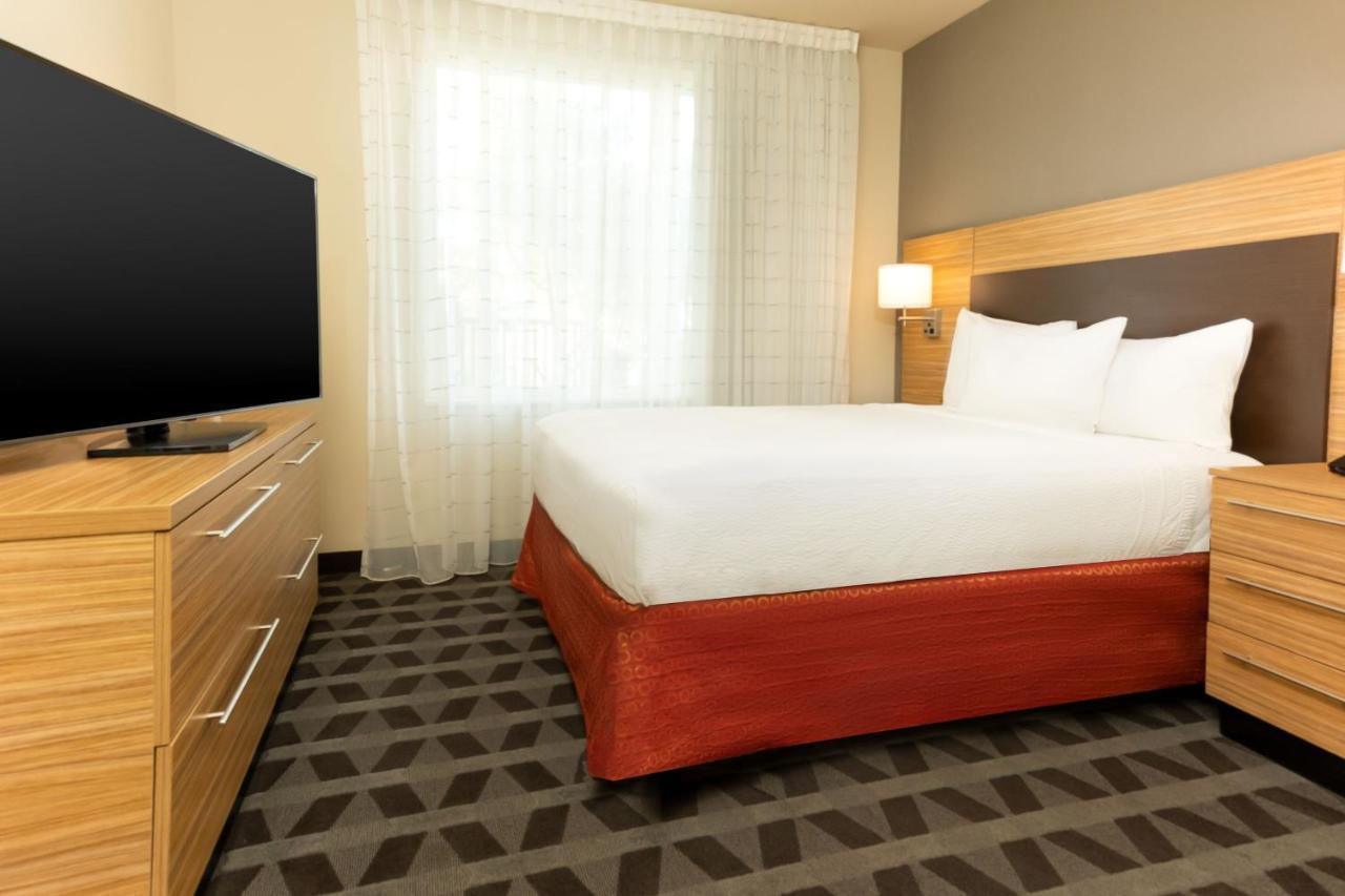 Towneplace Suites By Marriott Las Vegas Stadium District Exterior photo