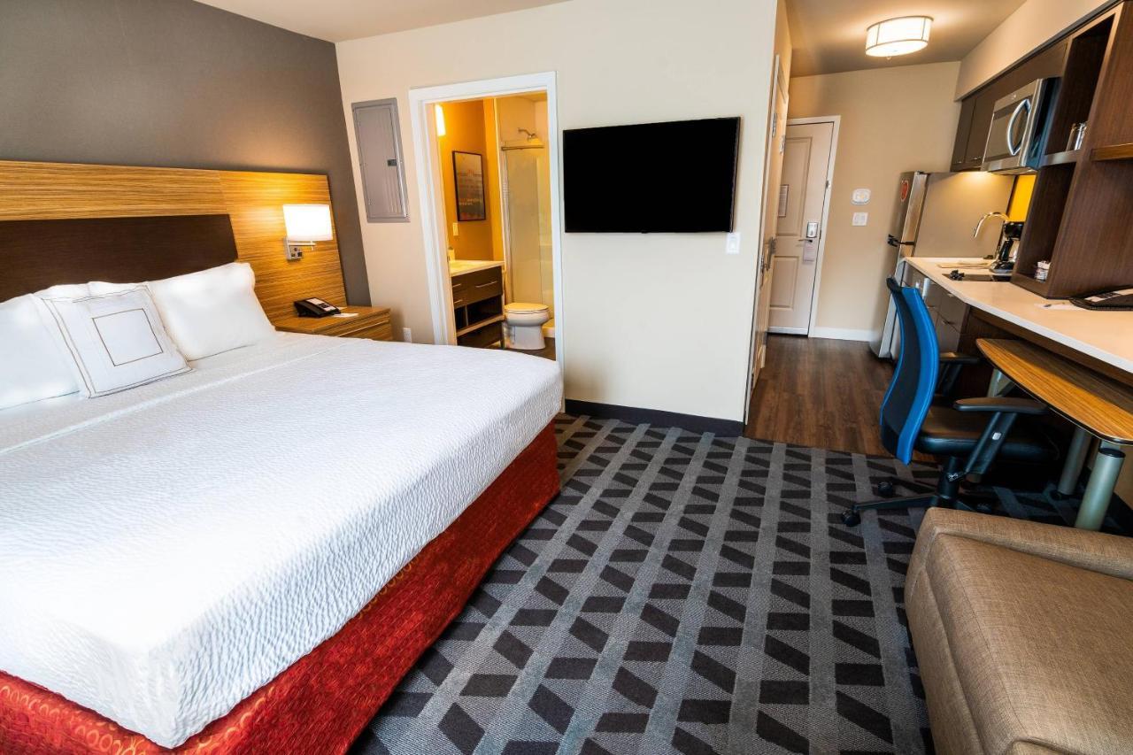 Towneplace Suites By Marriott Las Vegas Stadium District Exterior photo
