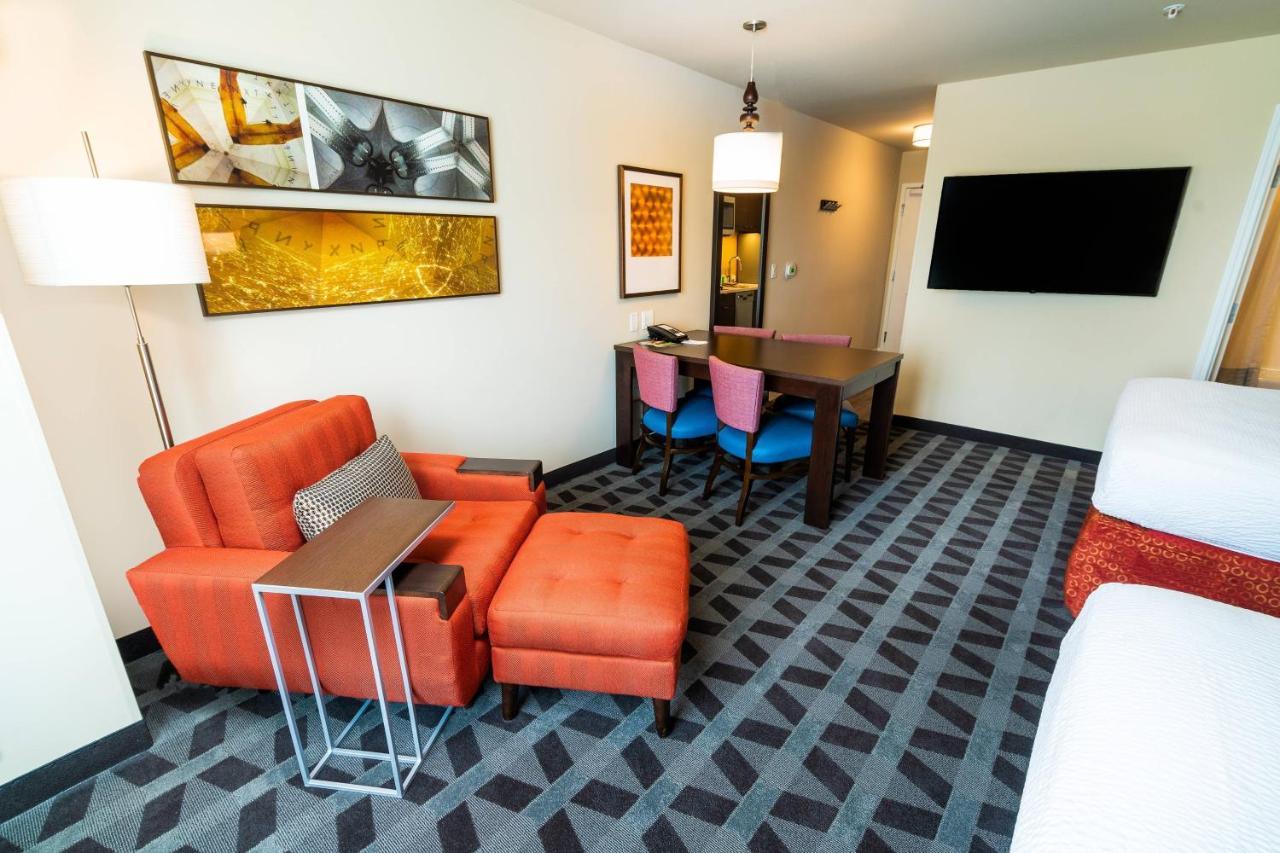 Towneplace Suites By Marriott Las Vegas Stadium District Exterior photo