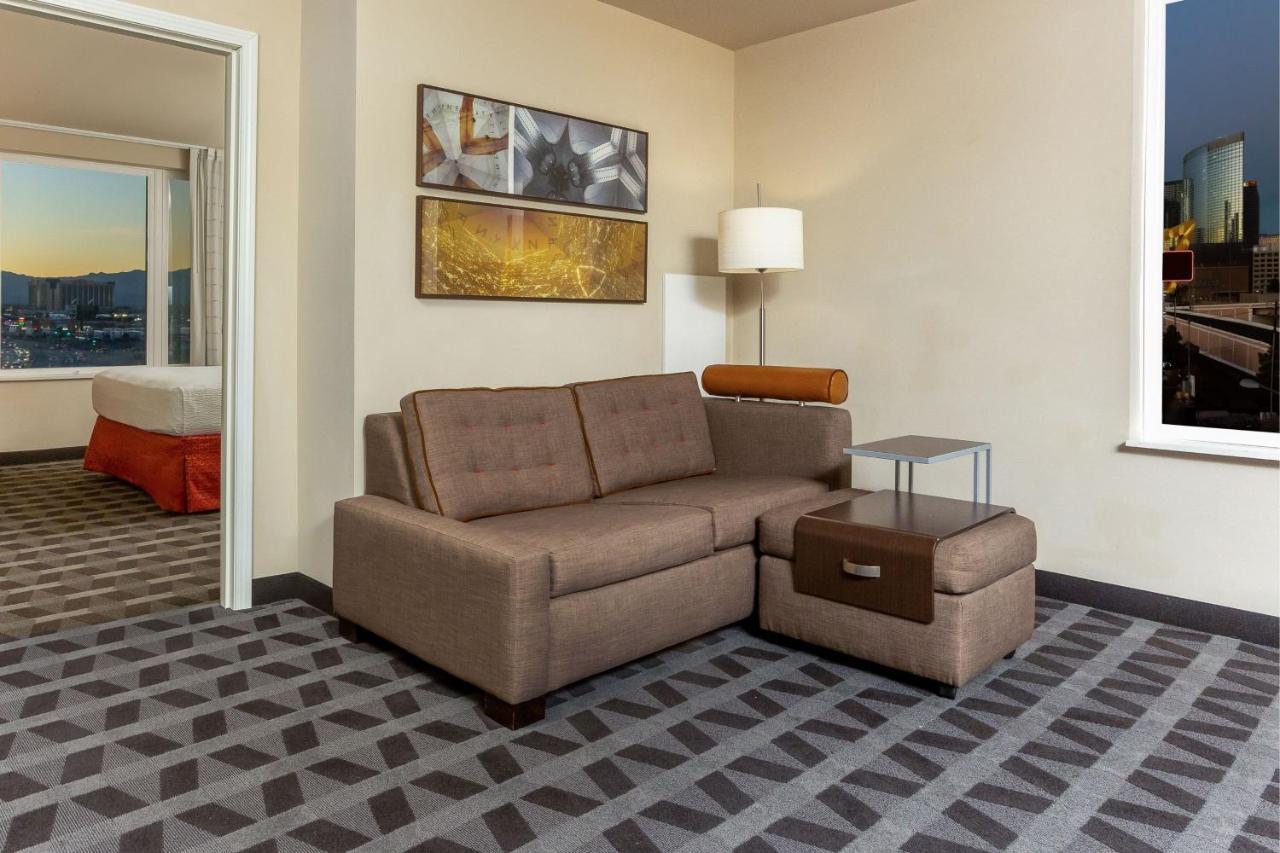 Towneplace Suites By Marriott Las Vegas Stadium District Exterior photo