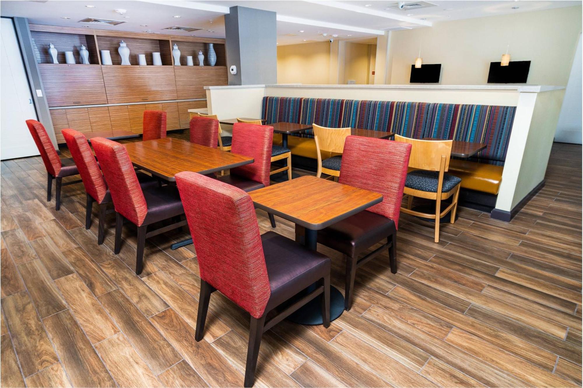 Towneplace Suites By Marriott Las Vegas Stadium District Exterior photo