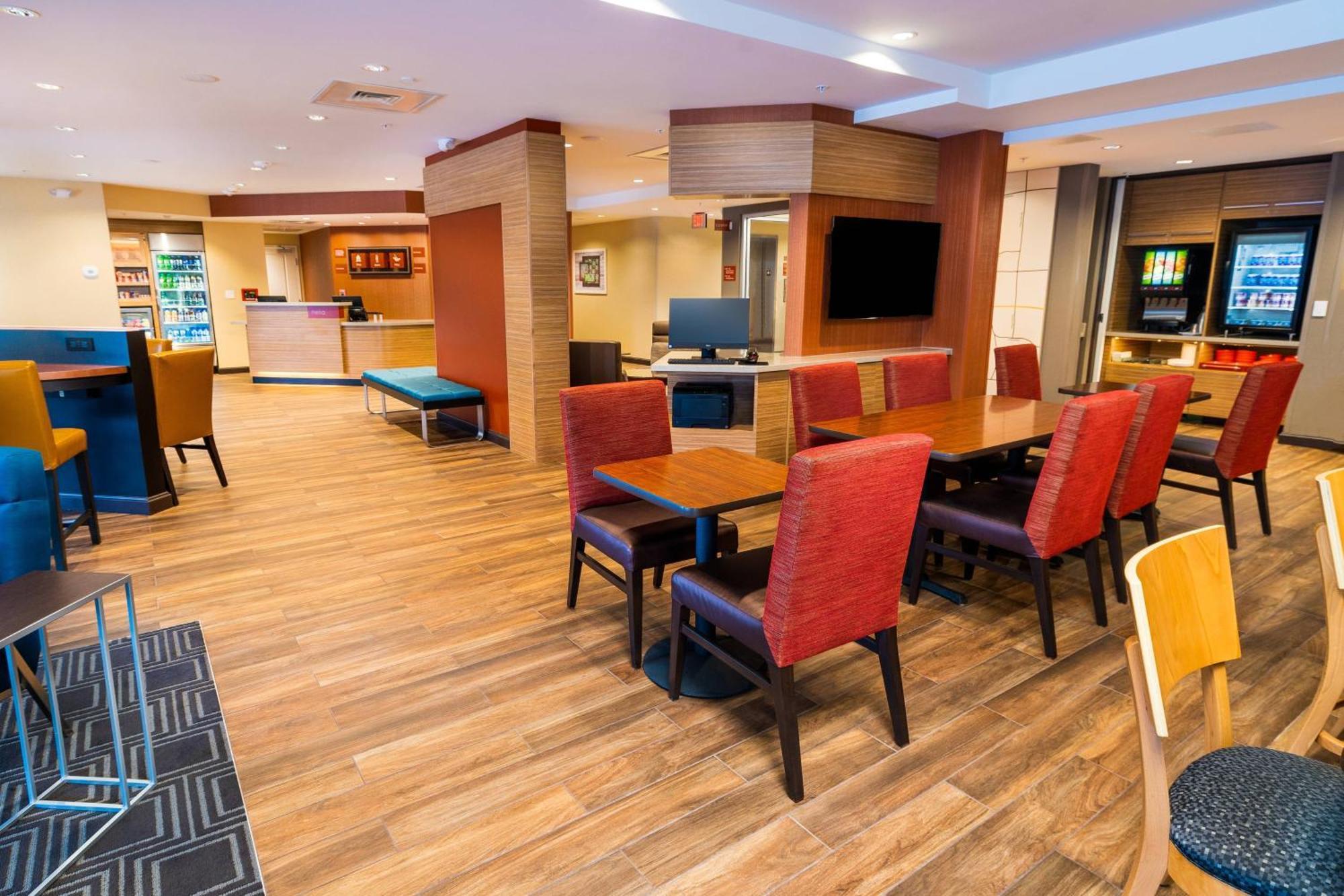 Towneplace Suites By Marriott Las Vegas Stadium District Exterior photo