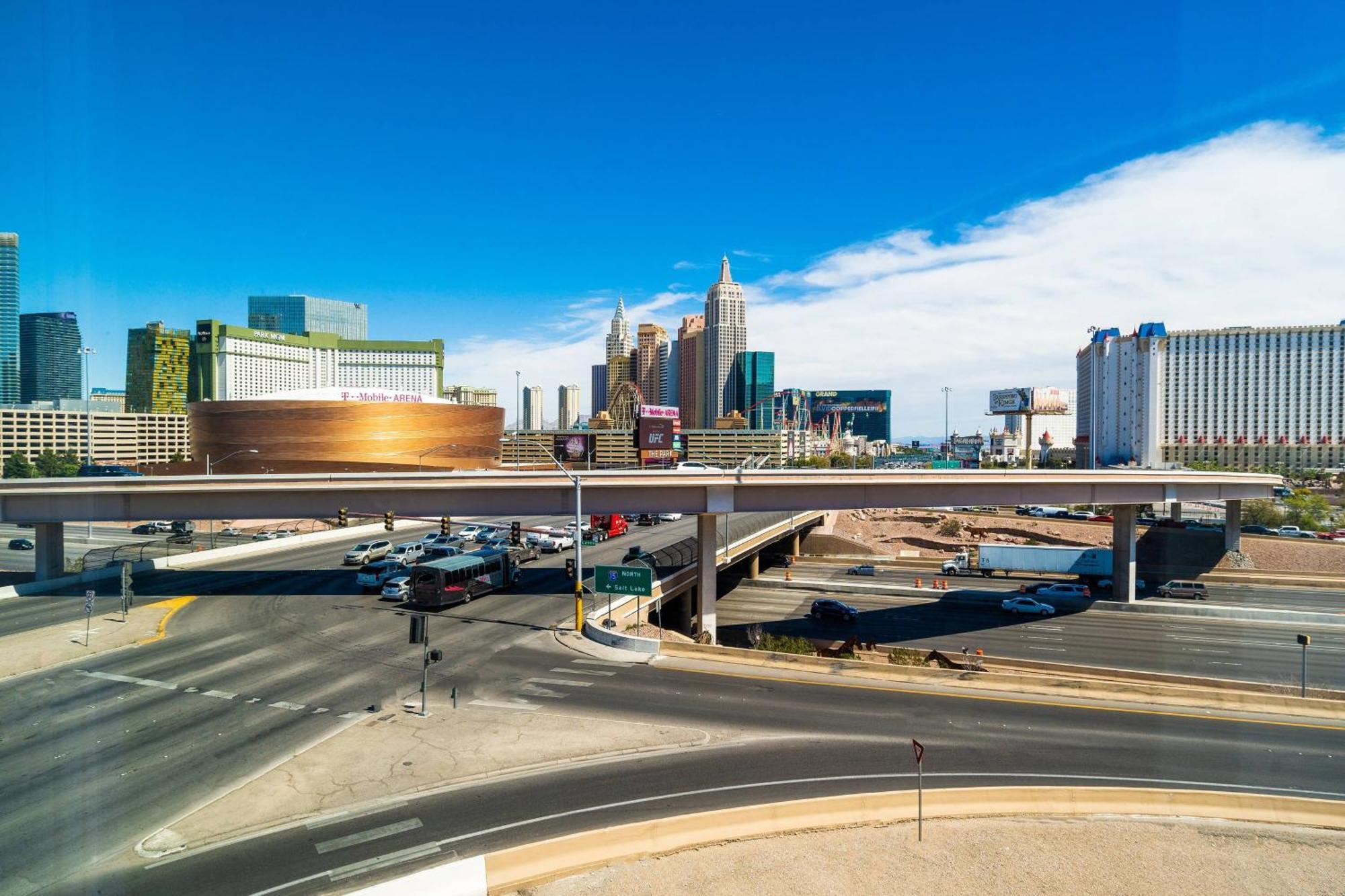 Towneplace Suites By Marriott Las Vegas Stadium District Exterior photo