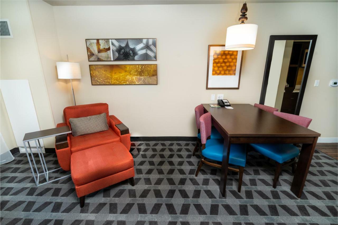 Towneplace Suites By Marriott Las Vegas Stadium District Exterior photo